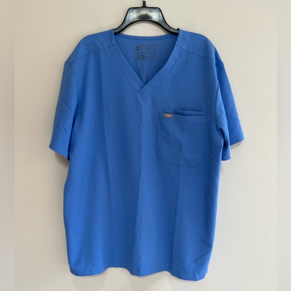 FIGS Men's Leon Three-Pocket Scrub Top in Medium Blue PO# 1535, size XL
